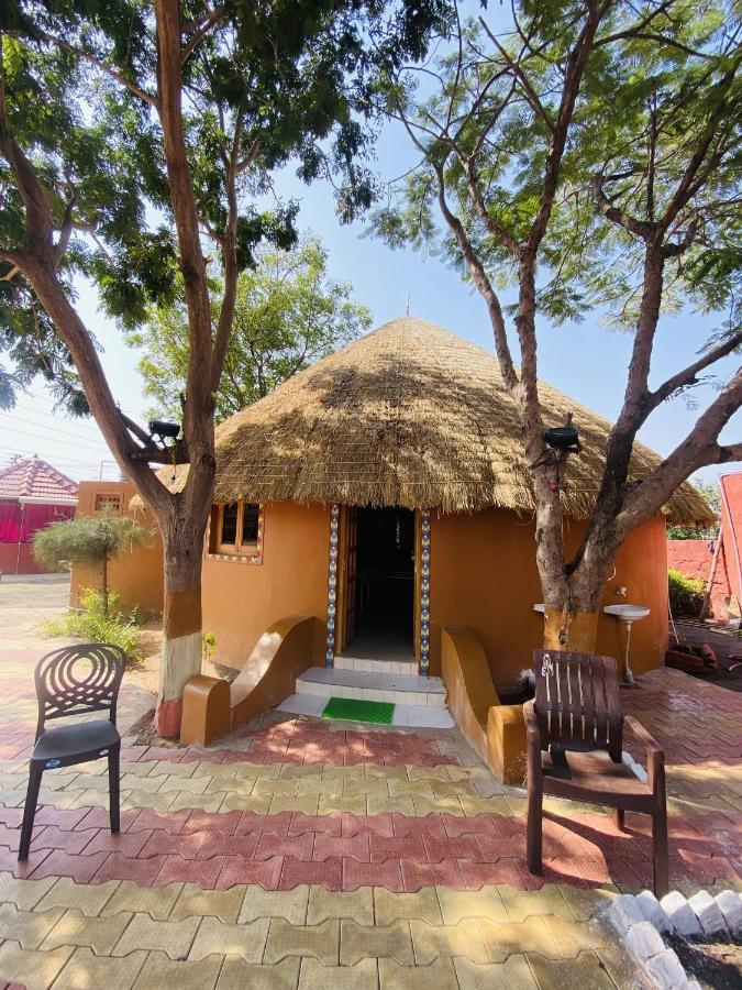 Santkrupa Villa Resort Nakhtrana エクステリア 写真