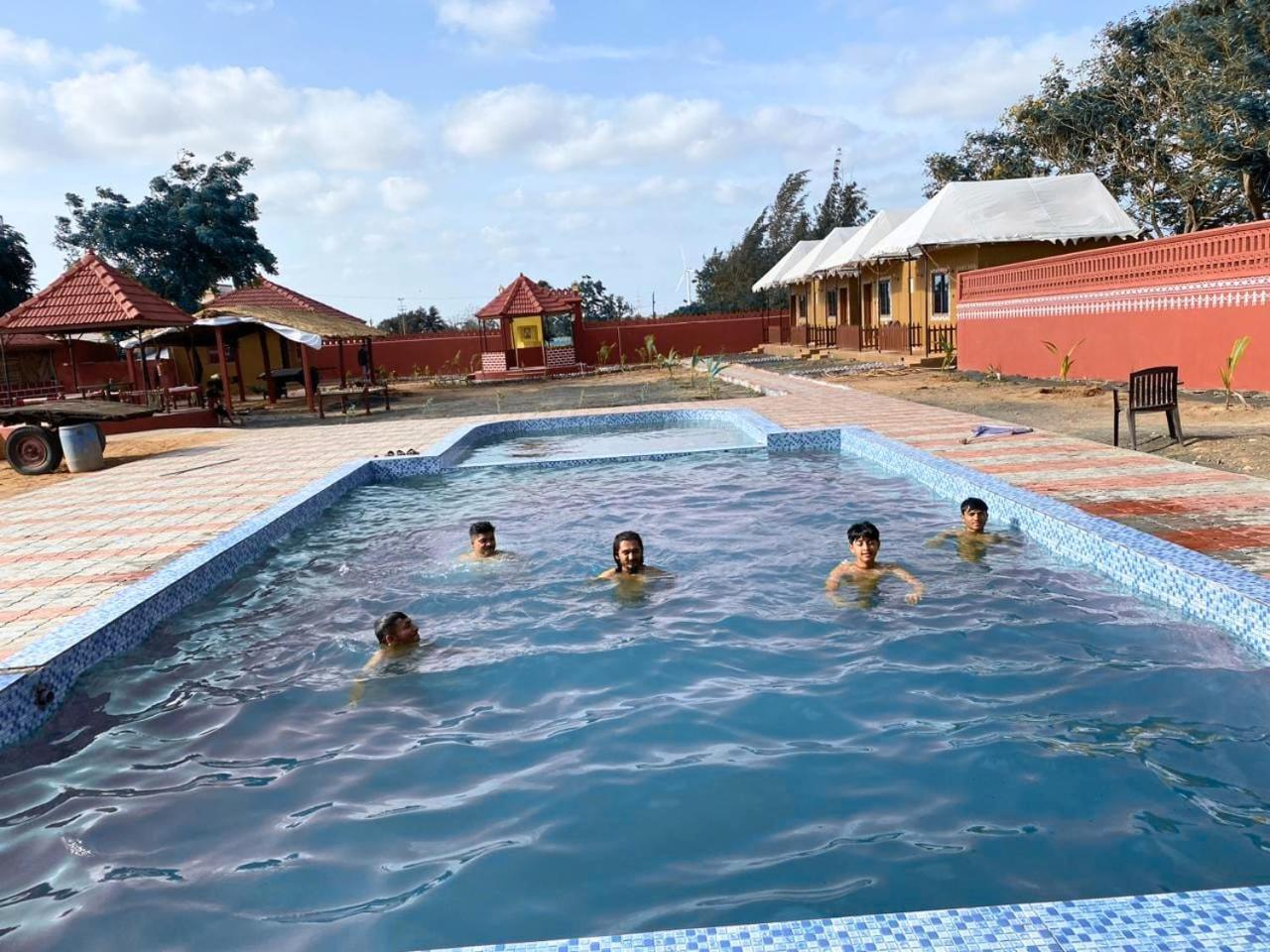 Santkrupa Villa Resort Nakhtrana エクステリア 写真
